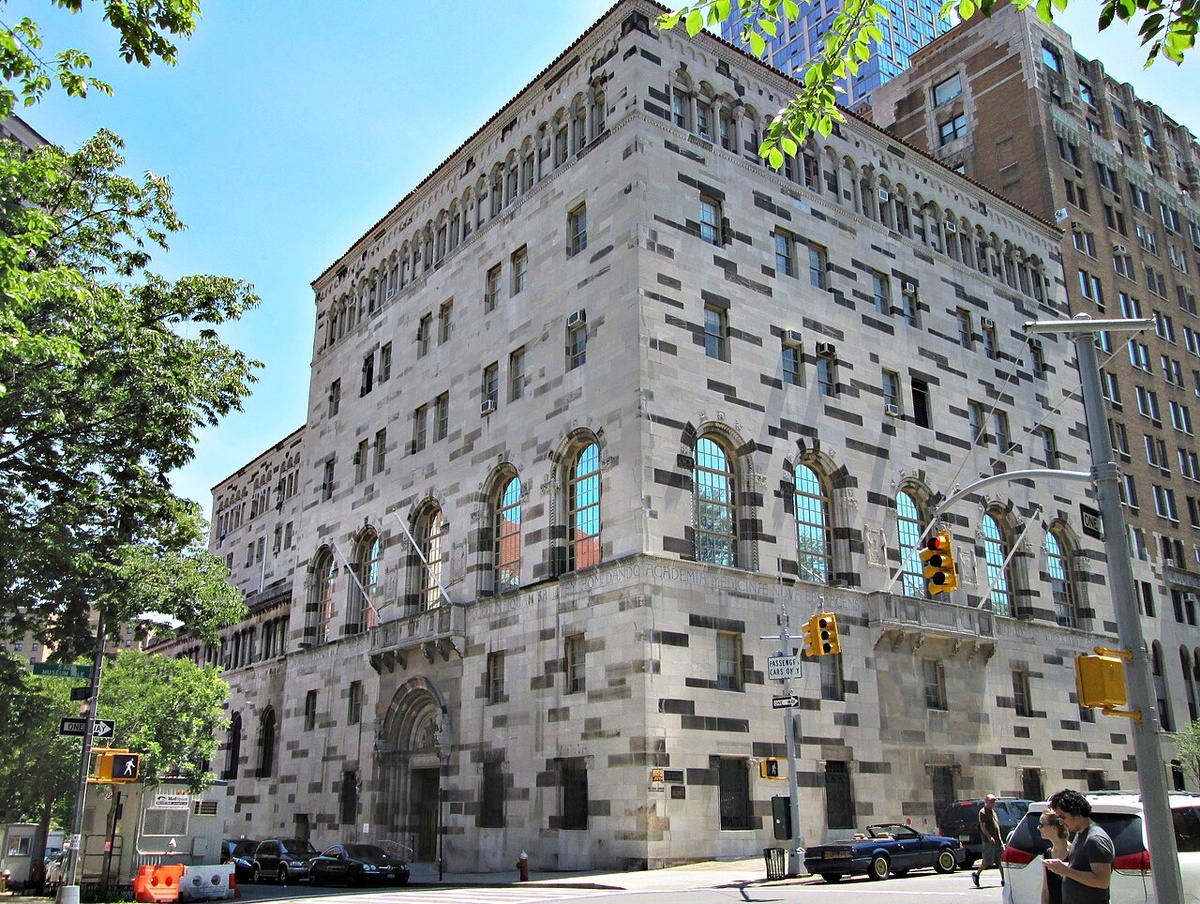 Документ (Папирус Смита) был передан академии в 1948 году Нью-Йоркским историческим обществом и Бруклинским музеем (Хранится в зале редких книг). 1216 5th Avenue, Нью-Йорк, Нью-Йорк, 10029, США.