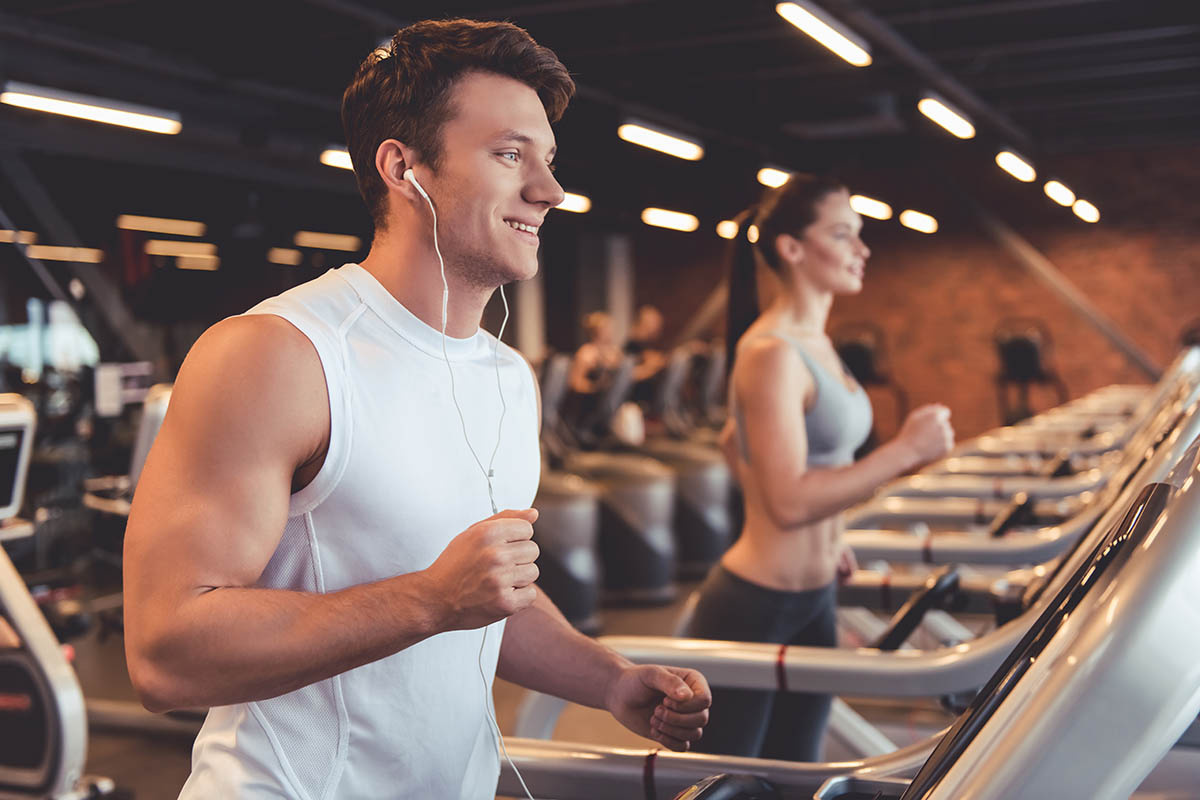    Многие предпочитают качественную спортивную одежду для походов в фитнес-зал. Источник: Shutterstock