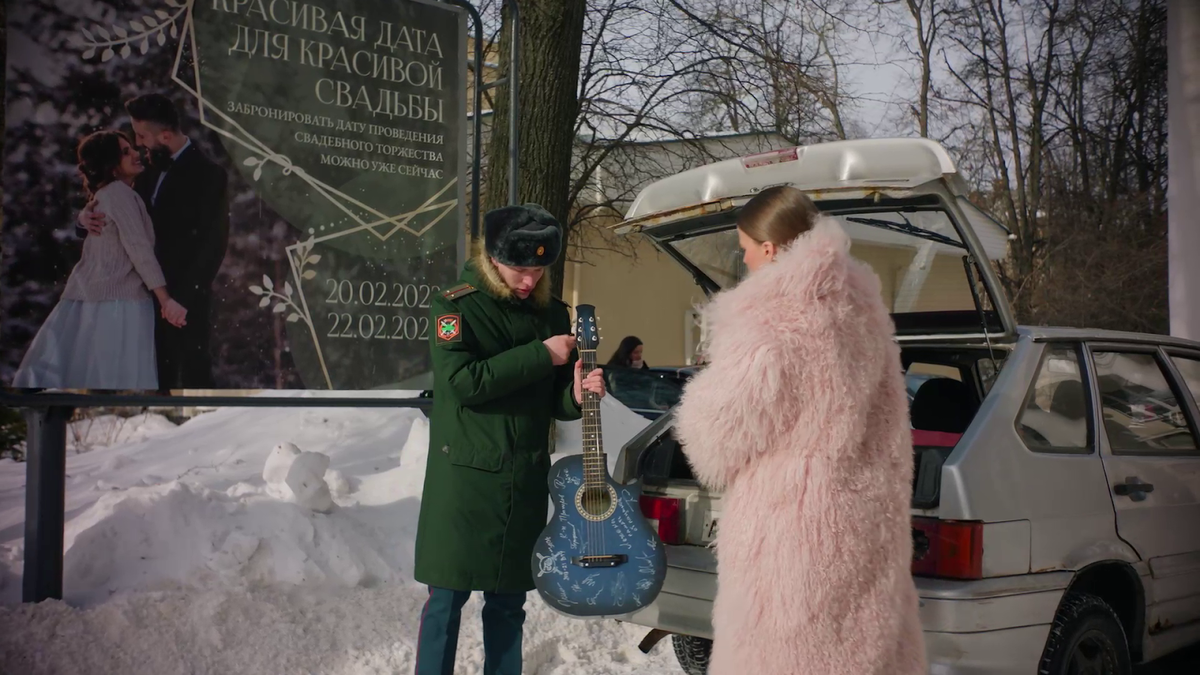 Обе героя сериала играют на музыкальных инструментах