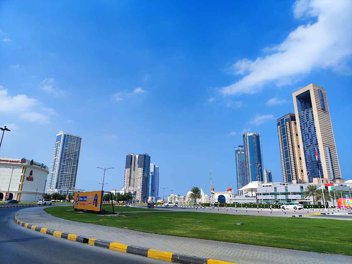 Где-то между Шарджей и Дубаем