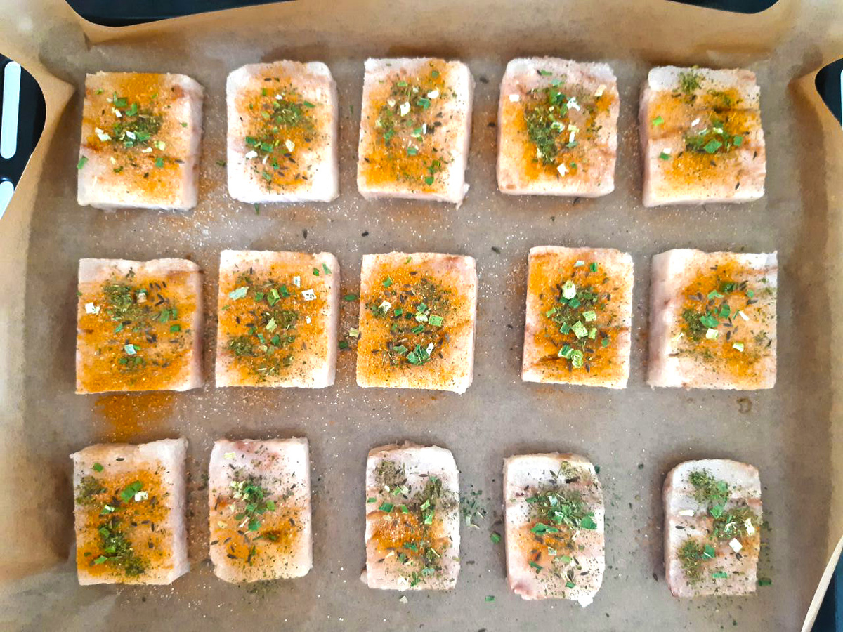 Брикет порезала на кусочки