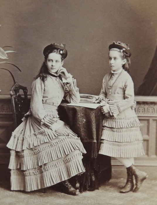 Княжны Зинаида и Татьяна