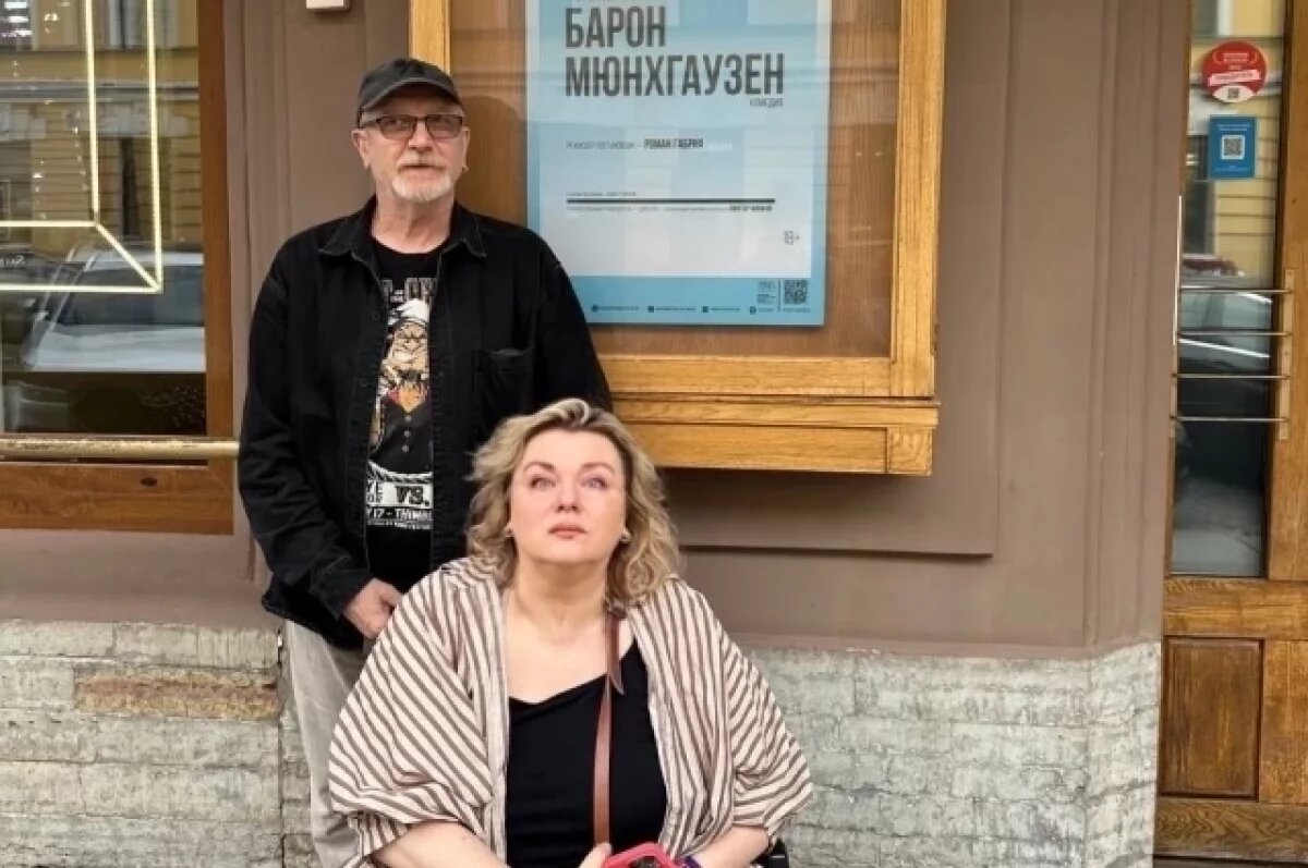    В Петербурге актрису Полину Бычкову не пустили в театр из-за инвалидности