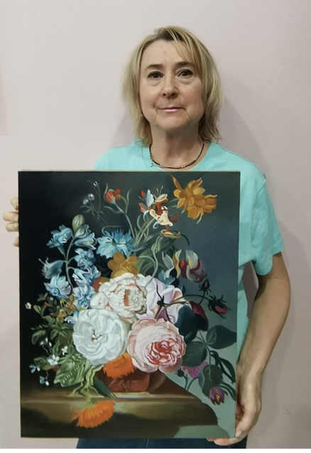 Е. Исакова вместе с работой (2025 г.)