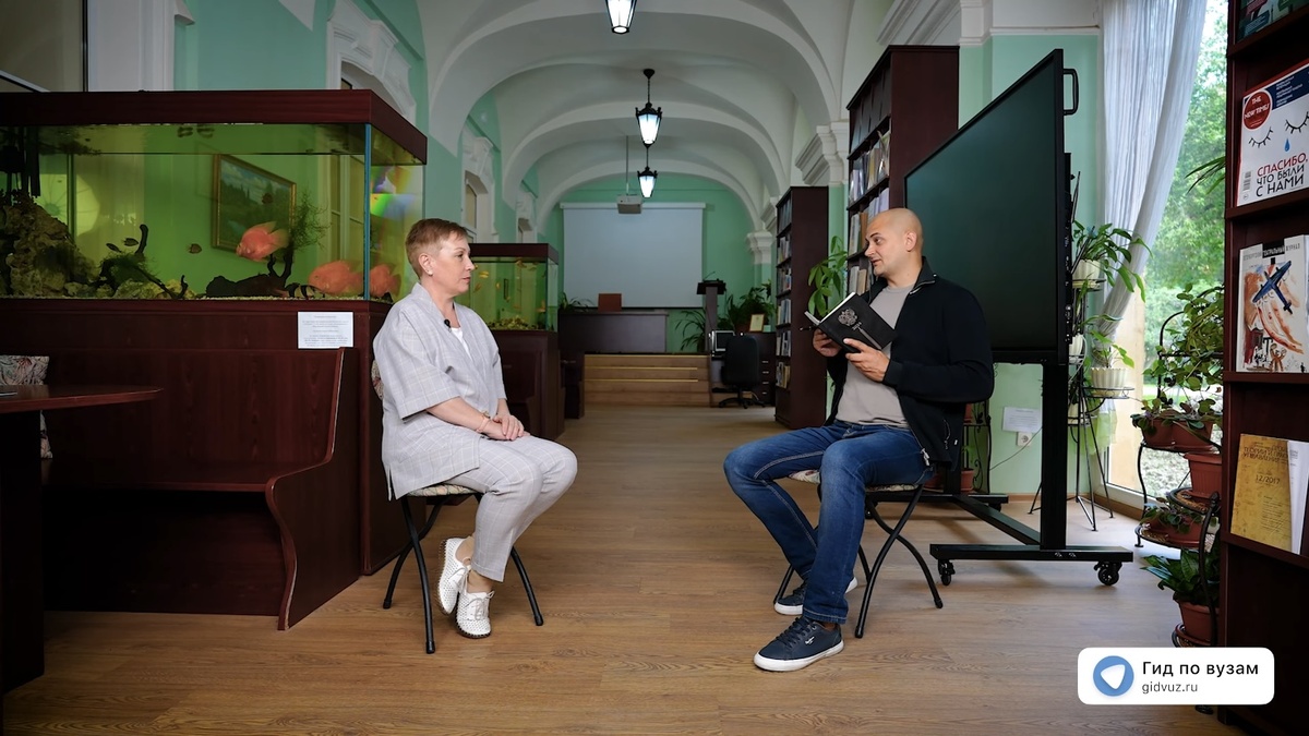 Интервью в Российском государственном педагогическом университете (РГПУ им. А.И. Герцена): слева – директор института экономики и управления, к.э.н., Чурилина Ирина Николаевна, справа – главный редактор СМИ «Гид по вузам», к.п.н., Роман Гетц.