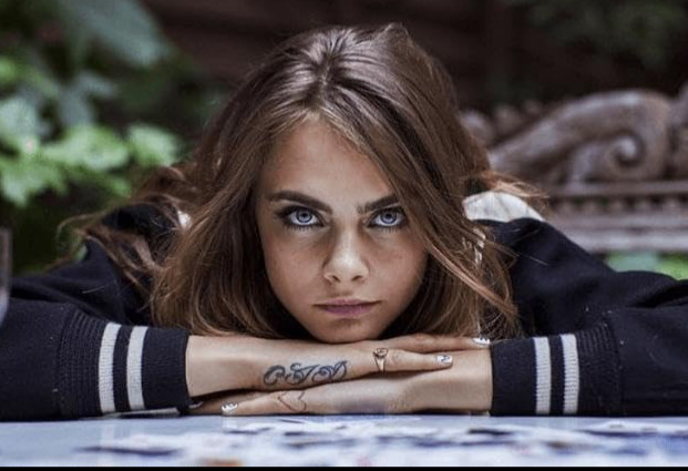 Кадр из фильма «Бумажные города» (2015) 