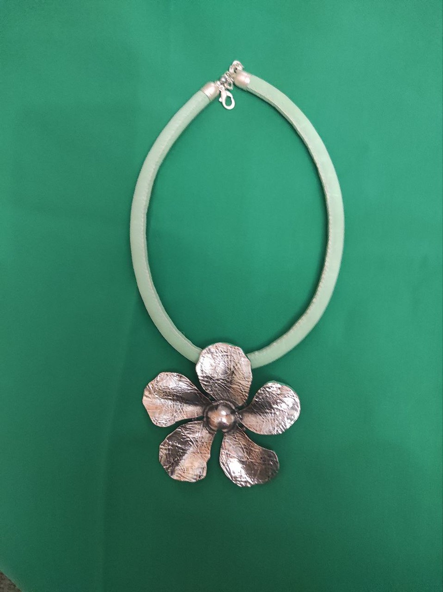 Аксессуары к образу. Листайте страницы галереи.