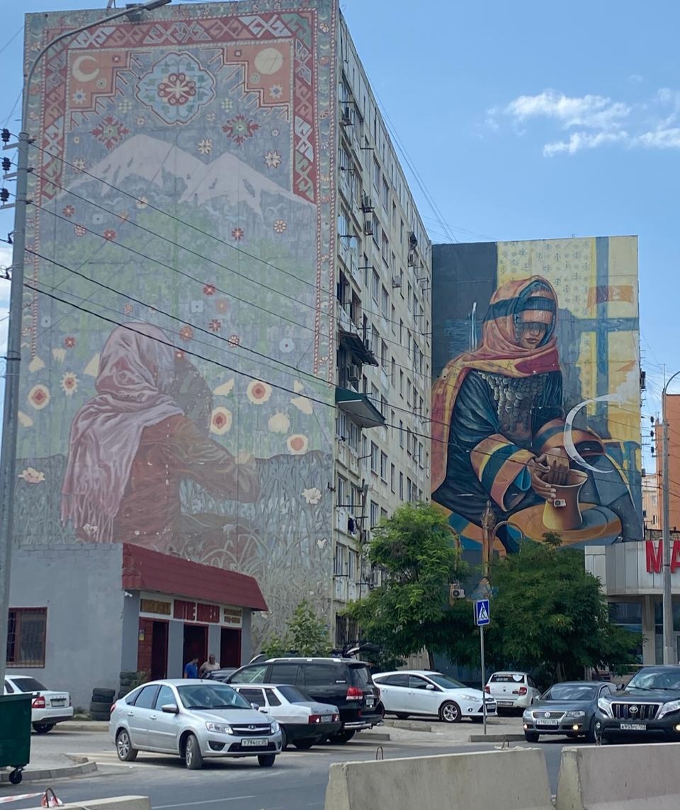 Графика на стенах домов в Дербенте. Невероятно красиво!, --взято из личного кабинета.