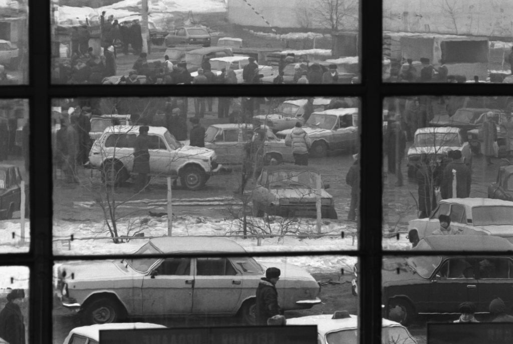 Парковки в СССР были стихийными, зато бесплатными. Фото ТАСС