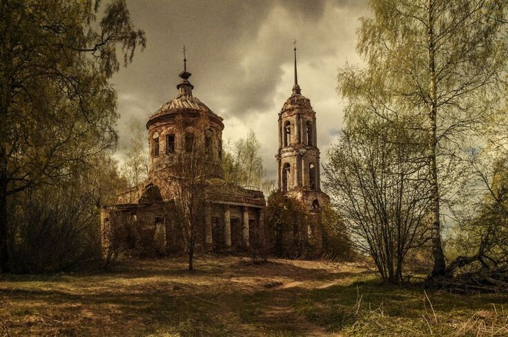 заброшенна церковь