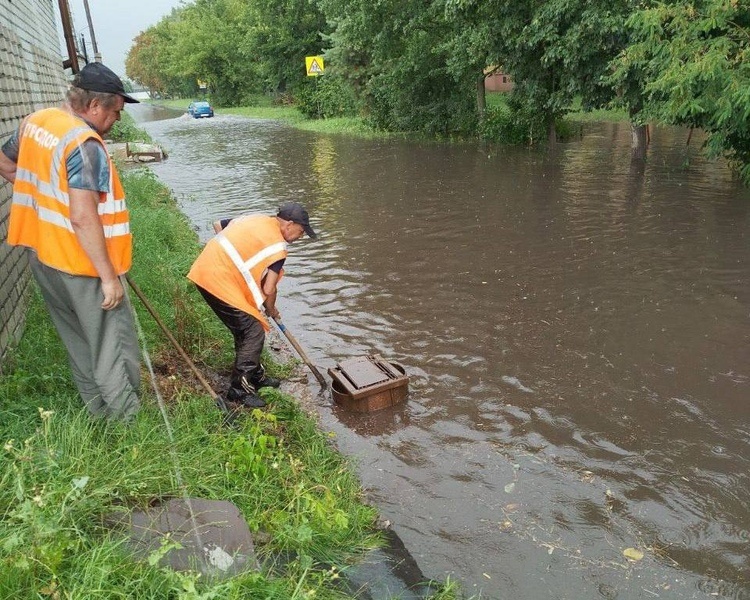     В Курске устраняют последствия ливня