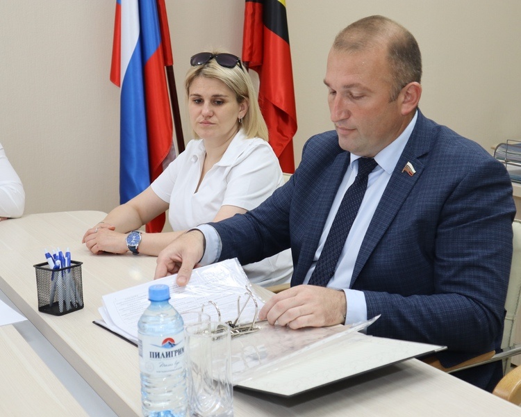     Документы для регистрации кандидатом на выборах главы Курской области подал Алексей Томанов