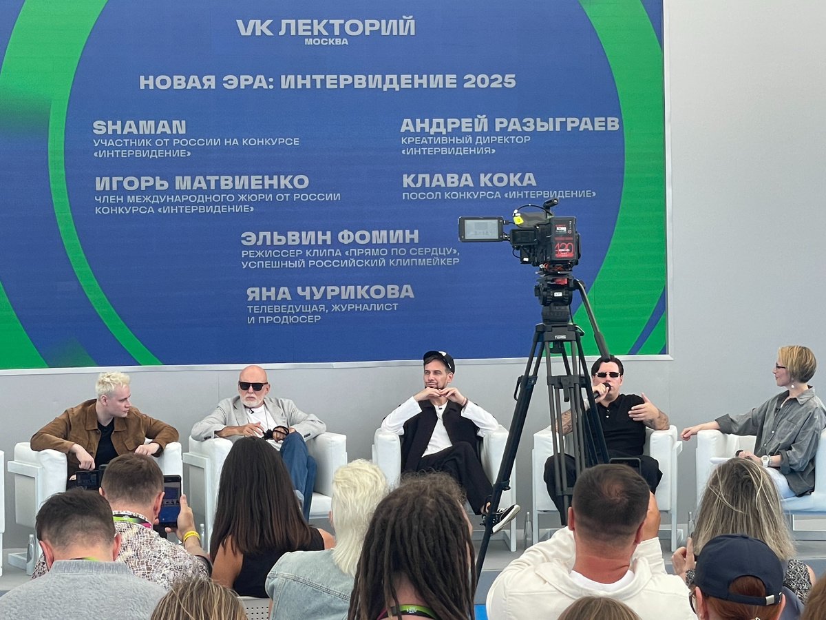 Очень удобно - на стене можно прочитать, кто за что отвечает. Из интернета 