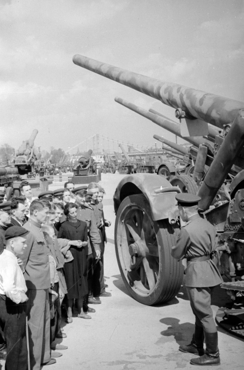 Трофейная немецкая 150-мм тяжёлая полевая гаубица s.F.H.18