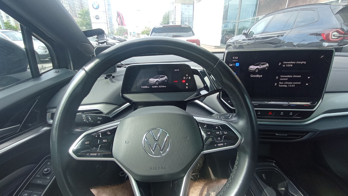 Где у него кнопка?! 