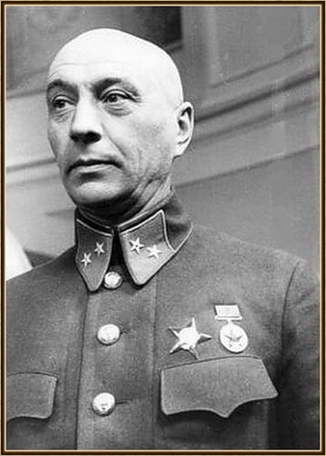 Александр Алексеевич Филатов (2 октября 1895 года, фабричное местечко Садки, Коломенский уезд, Московская губерния — 21 марта 1956 года, Москва) — советский военный деятель, Генерал-майор (4 июня 1940 года)