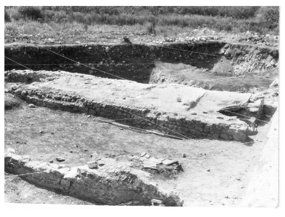 Винодельческий комплекс у села Долна-Граштица. Вид с севера. С.Крыкин. Древняя Фракия: особенности развития и следы в истории.2011. Lambert Academic Publishing. с.305