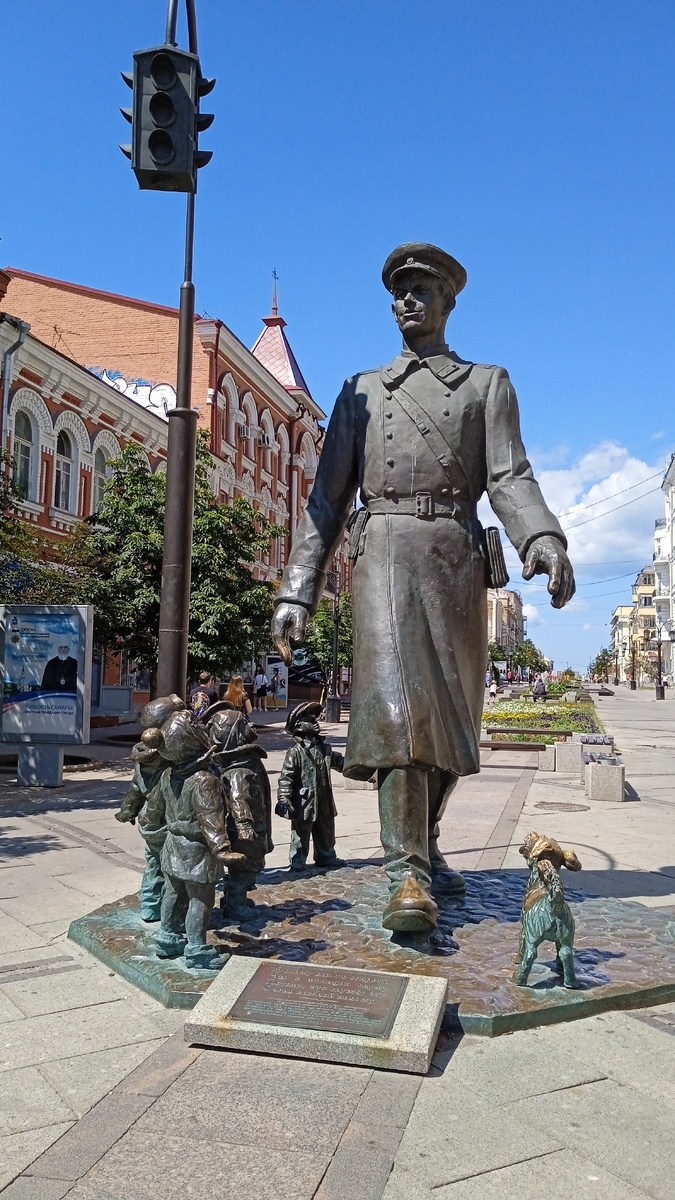 Дядя Стёпа на Ленинградской улице