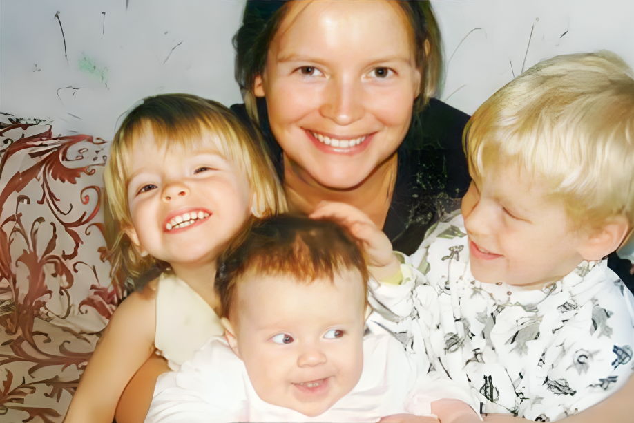 Анна с детьми