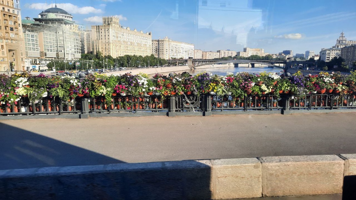 На Новоарбатском мосту