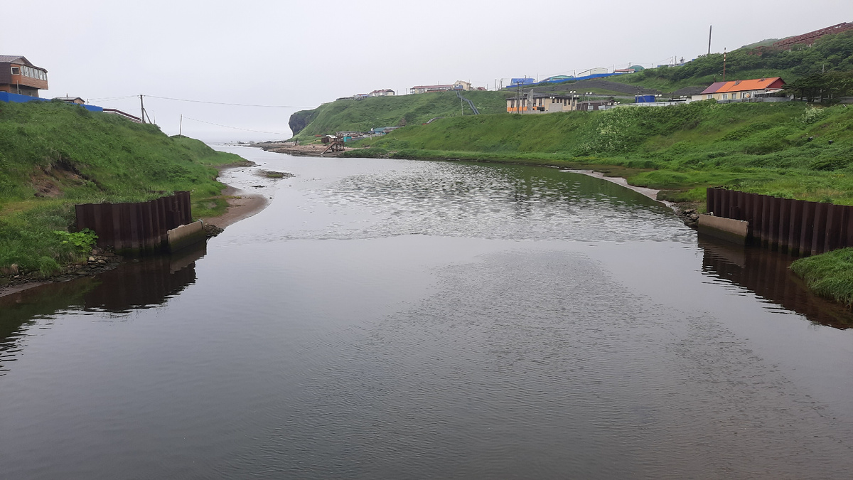 Впадение реки Курилки в Охотское море