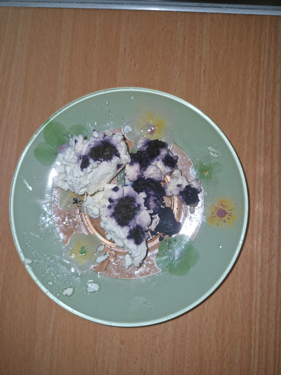 Капнула йода на "творог"