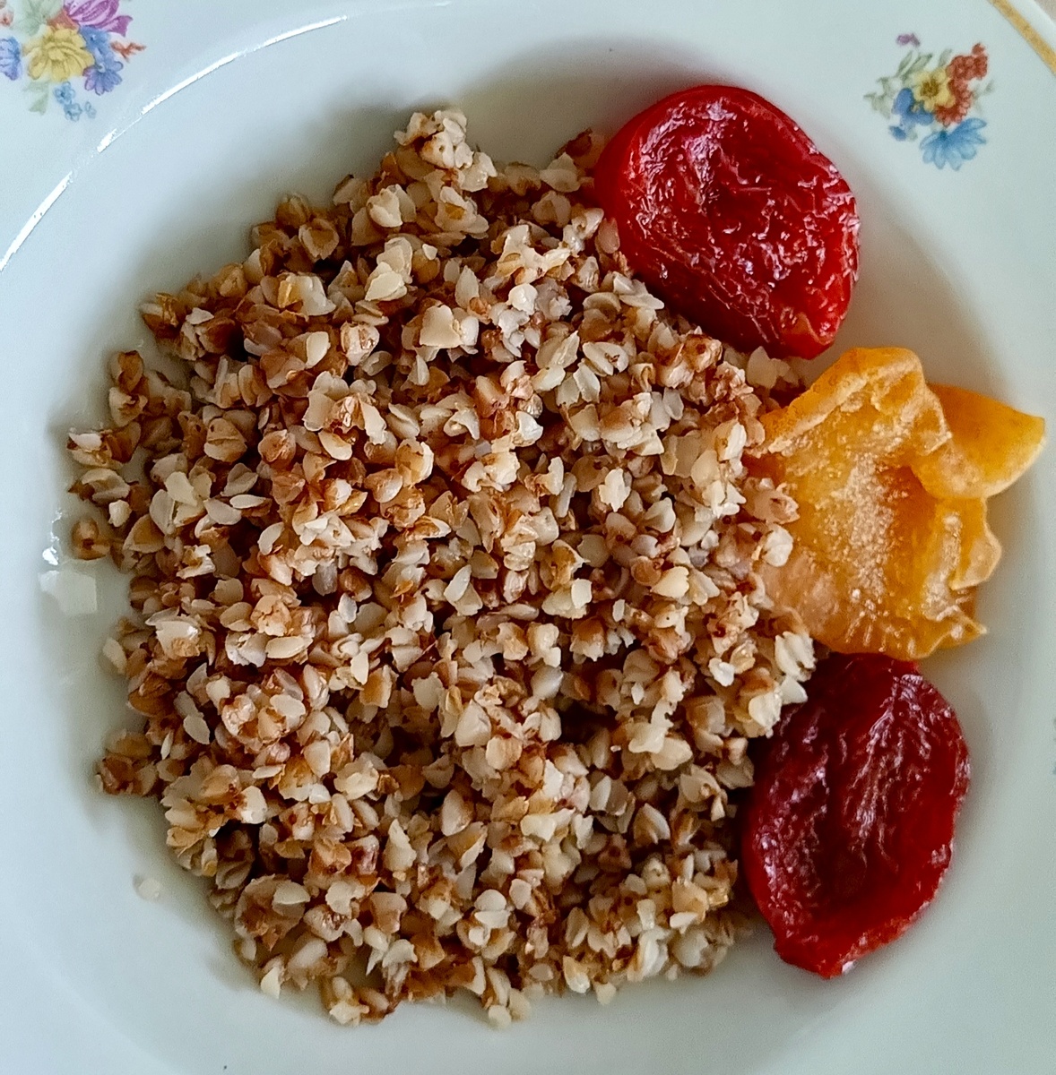 Моя греча с сухофруктами, я её уже как-то раз показывала. 