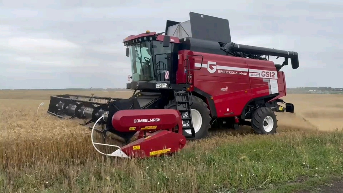 Новый комбайн Брянск Сельмаш 