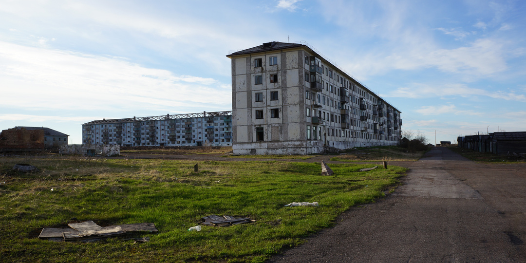 Заброшенные поселки крайнего Севера. Строительный и Комсомольский. Брошены квартиры, ни единой души