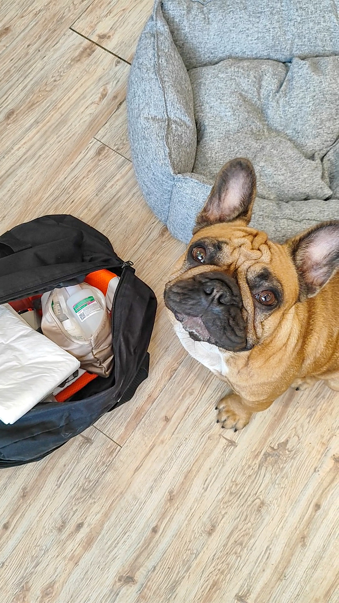 В глазах Баффи : "и че вам дома не сидится?!"