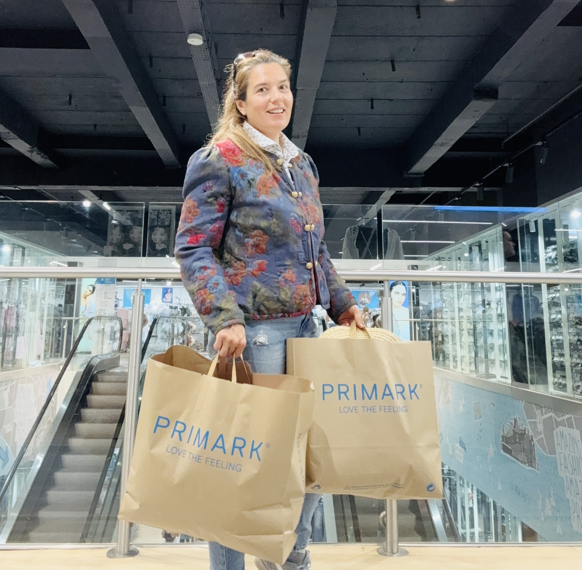 Ну, с покупками! Фотография из личного архива. 