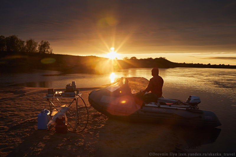 Закат на реке