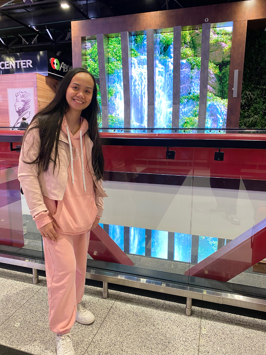 Фото Лили из аэропорта Шереметьево.