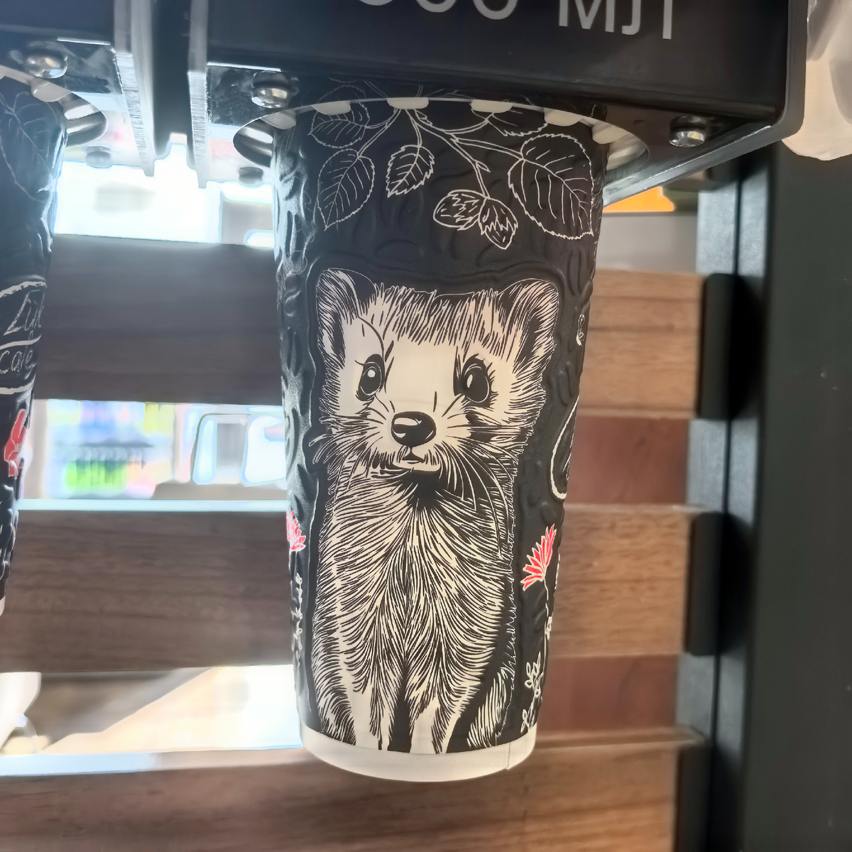 Невыпитый кофе на заправке. Ну не могу я поллитрами кофе пить. А стаканы бомбические. 