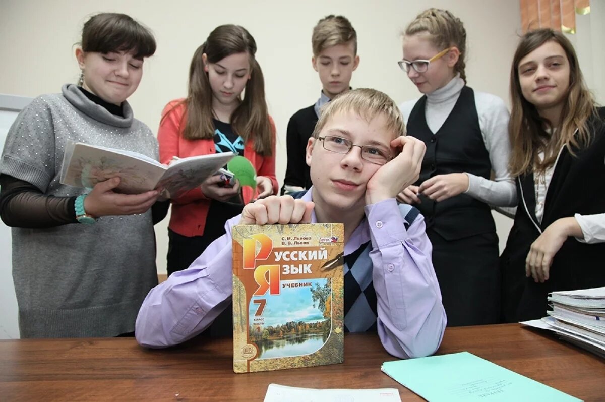    Язык очень похож на математику — и там, и там используется система символов, несущих определенную информацию.