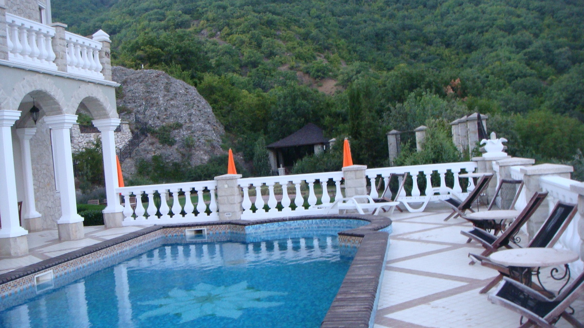 Великолепный отель "Белый замок" между Судаком и Солнечной долиной