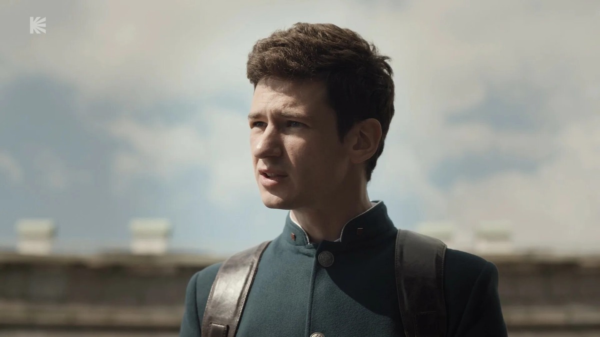 Кадр из сериала «Фандорин. Азазель» (2023), экранизация романа Бориса Акунина, альтернативная детективная драма. Платформа: Кинопоиск.