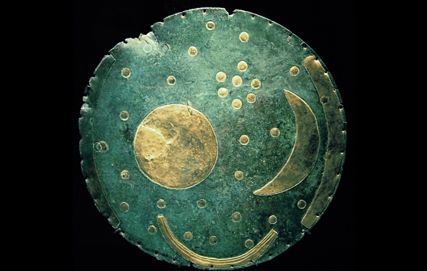 Кельтский артефакт с тремя светилами. (Источник: naukatv.ru).