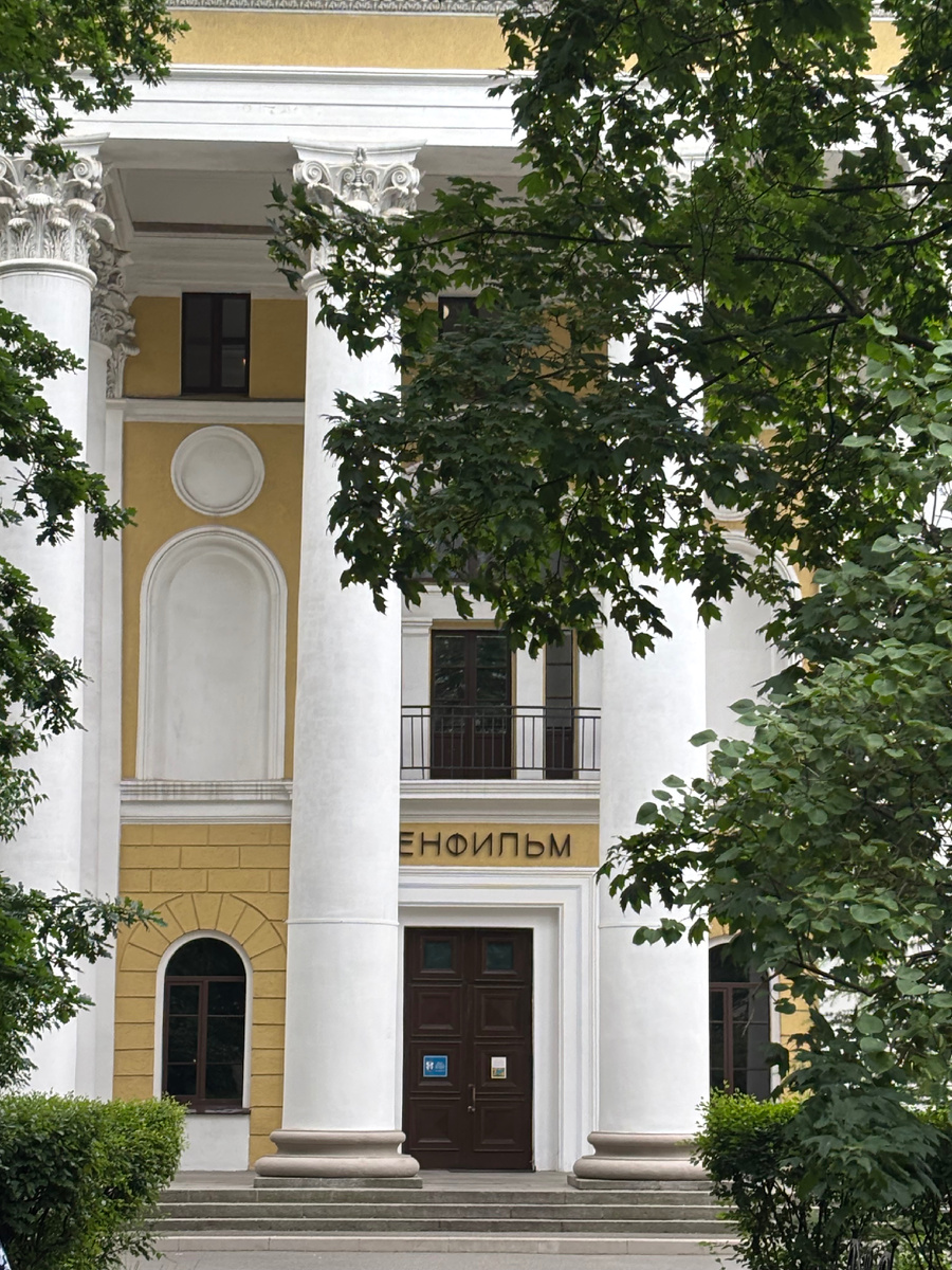 Киностудия «Ленфильм» - старейшая в стране.