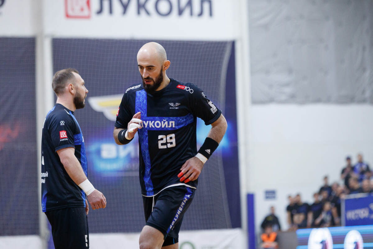    Фанатам будет непривычно видеть Ивана Пасенова вне "Виктора"