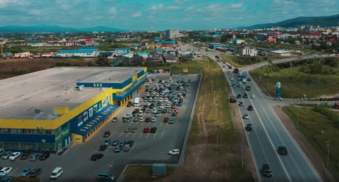 Один из торговых центров Южно-Сахалинска. Фото пресс-службы областного министерства сельского хозяйства и торговли.