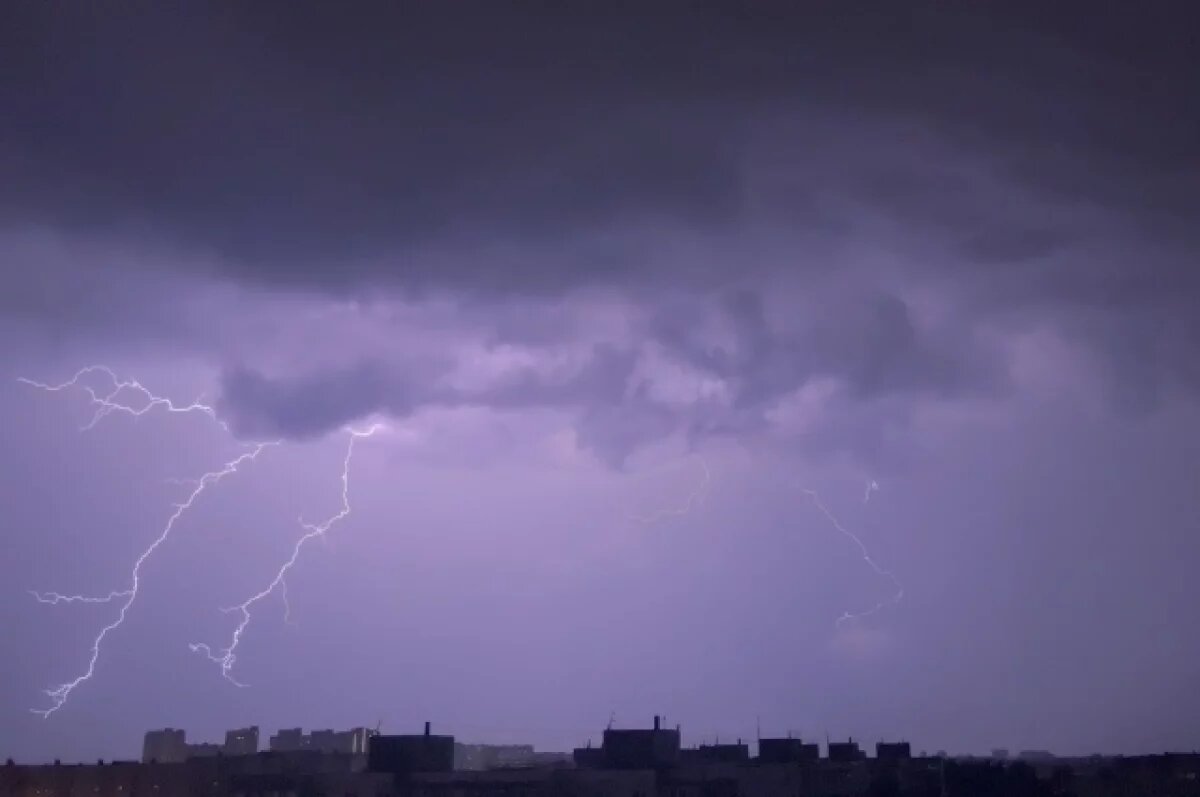    Священник ответил, являются ли частые грозы и молнии карой небес