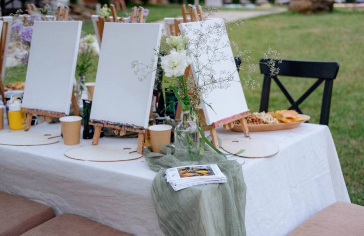 Холсты и угощения