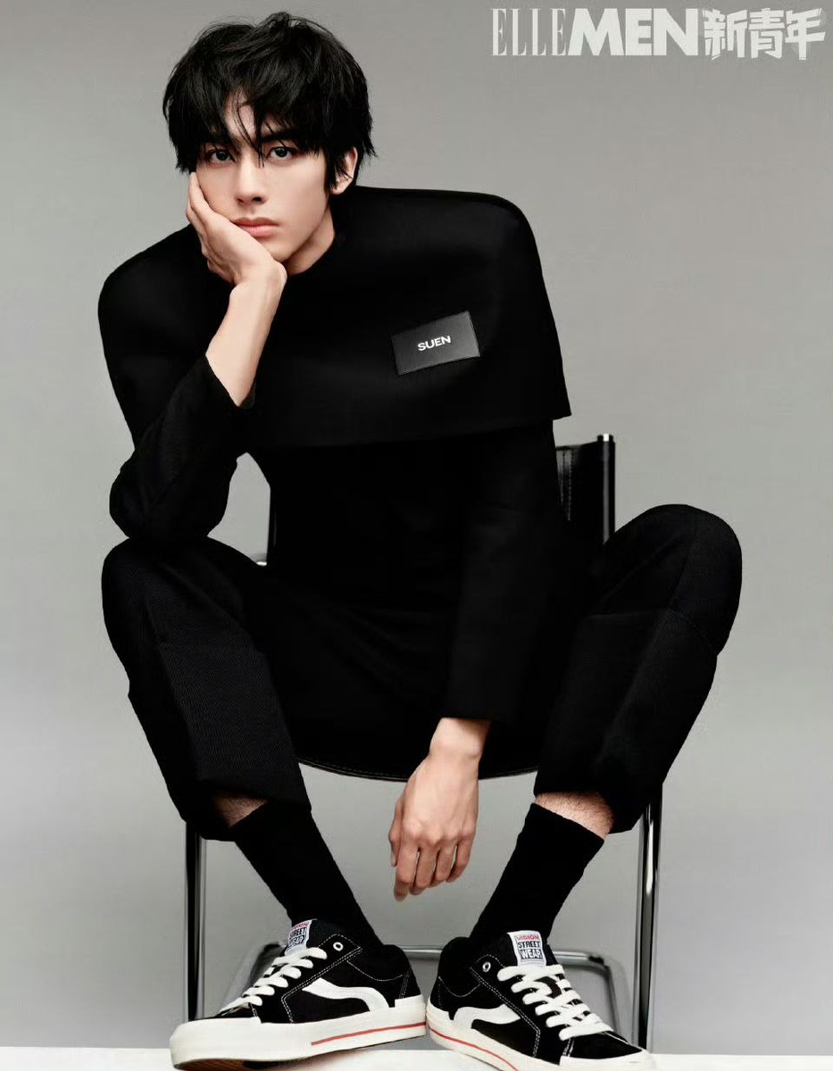 Сун Вэйлун. Листайте галерею для просмотра...