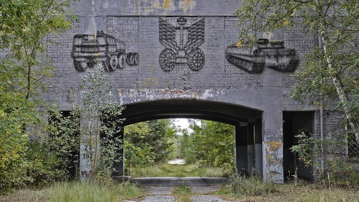 На советских топографических картах 1950-х годов на этих местах пустоты. 