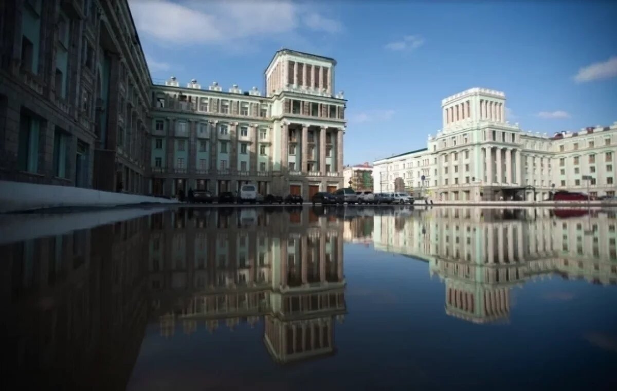    Город в городе.