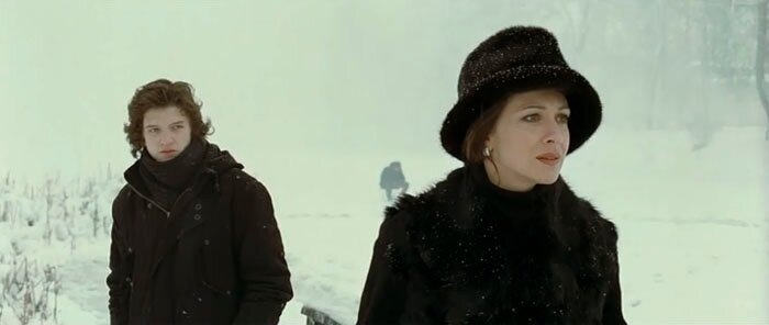 Мать еще с сыном, но он уже не с ней