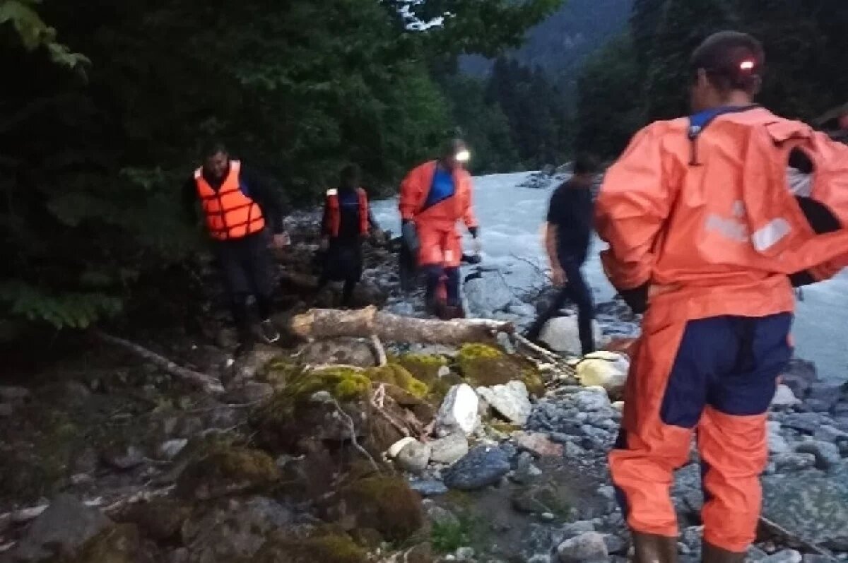    В Карачаево-Черкесии перевернулась лодка с незарегистрированными рафтерами