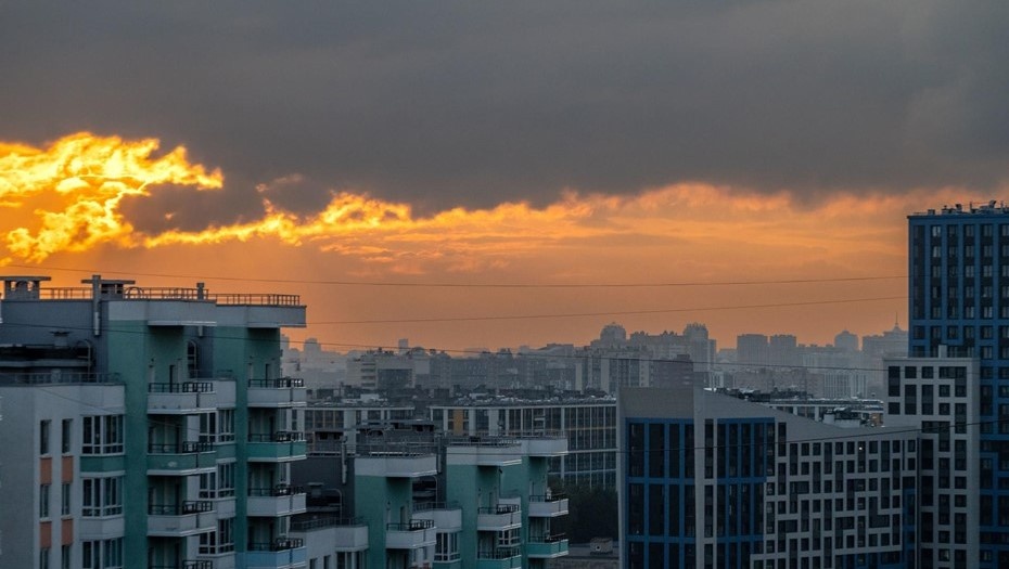    Закат над новыми жилыми комплексами. Автор фото: Тихонов Михаил