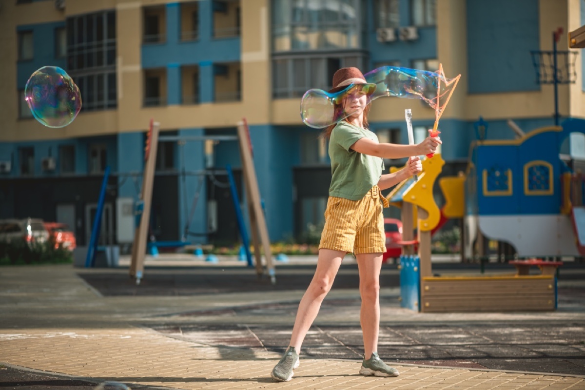 Olga Ilina / Shuttersock / FOTODOM📷На солнце мыльная пленка становится радужной — это преломление света, как у радуги на небе